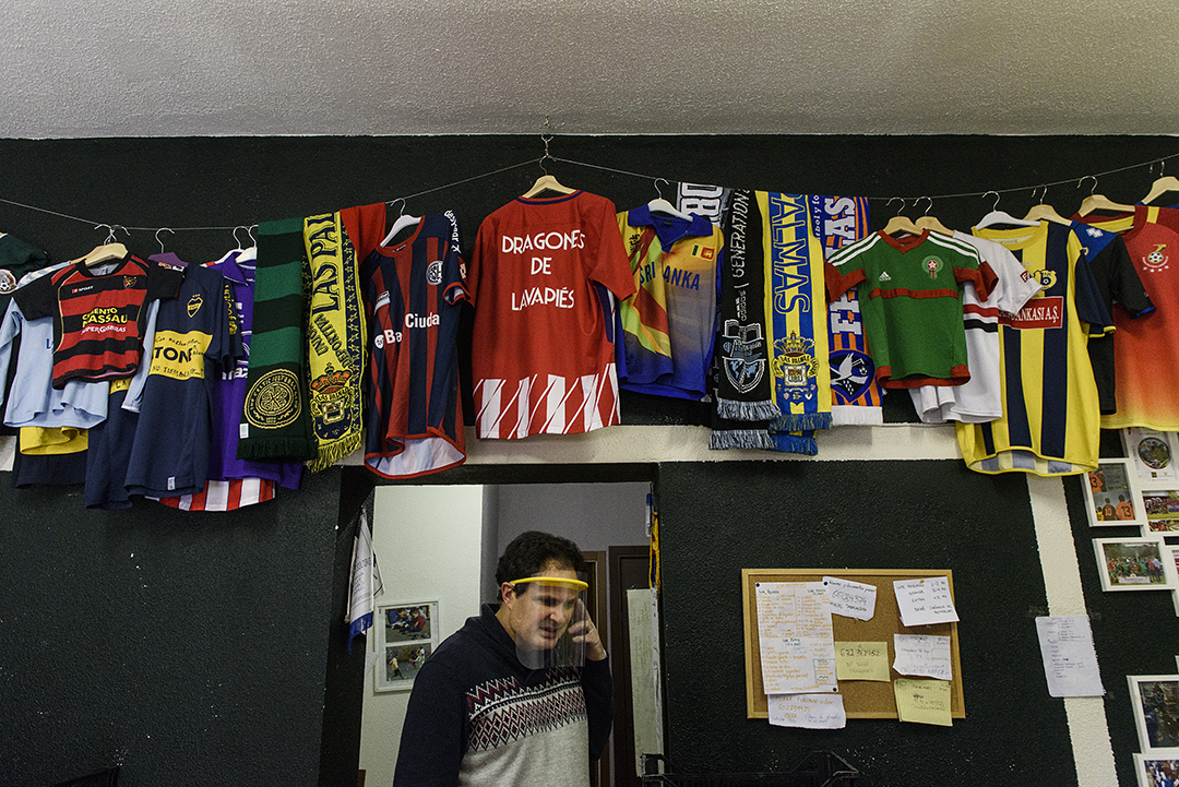 Por qué es discriminatorio obligar a una persona ciega a sentarse en una zona determinada en un estadio de fútbol y por qué la sociedad no debería decirles a los héroes que no lo son, especialmente cuando hacen falta